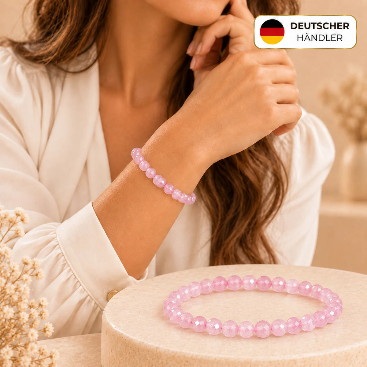 Rosenquarz Armband facettiert, 6 mm – Tragebild und Detailansicht
