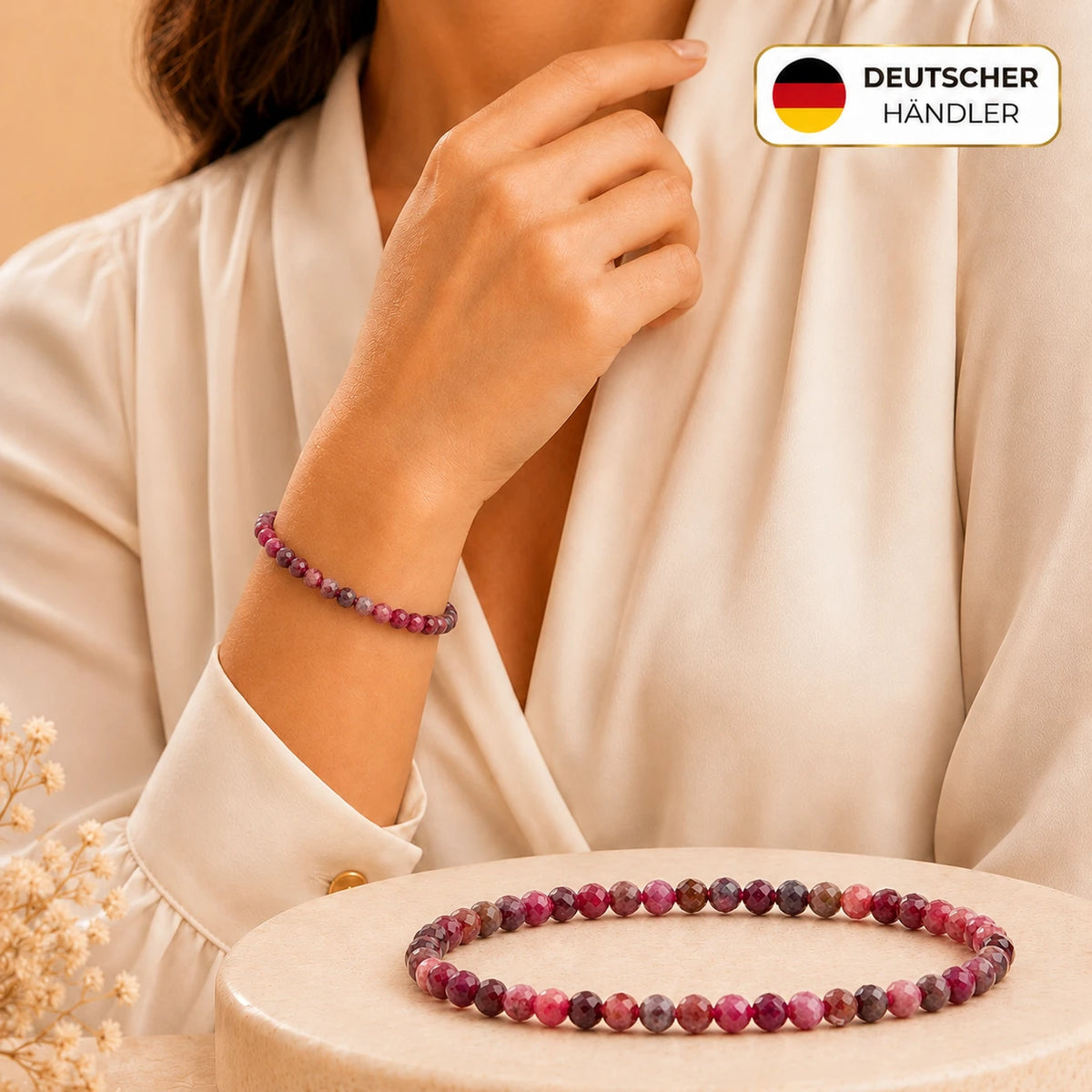 Roter Turmalin Armband facettiert – Tragebild und Detailansicht