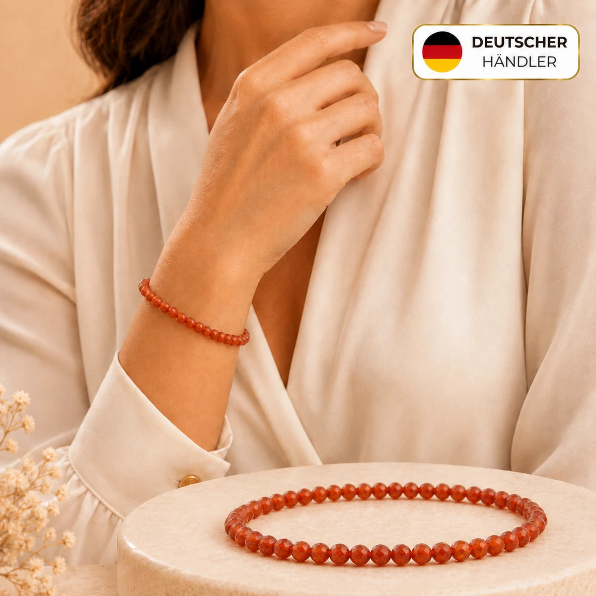 Oranger Granat Armband facettiert – Tragebild und Detailansicht