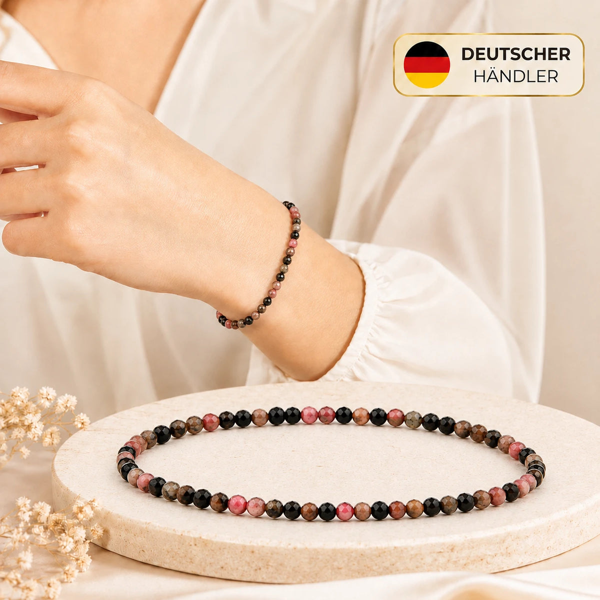 Rhodonit Armband facettiert – Tragebild und Detailansicht