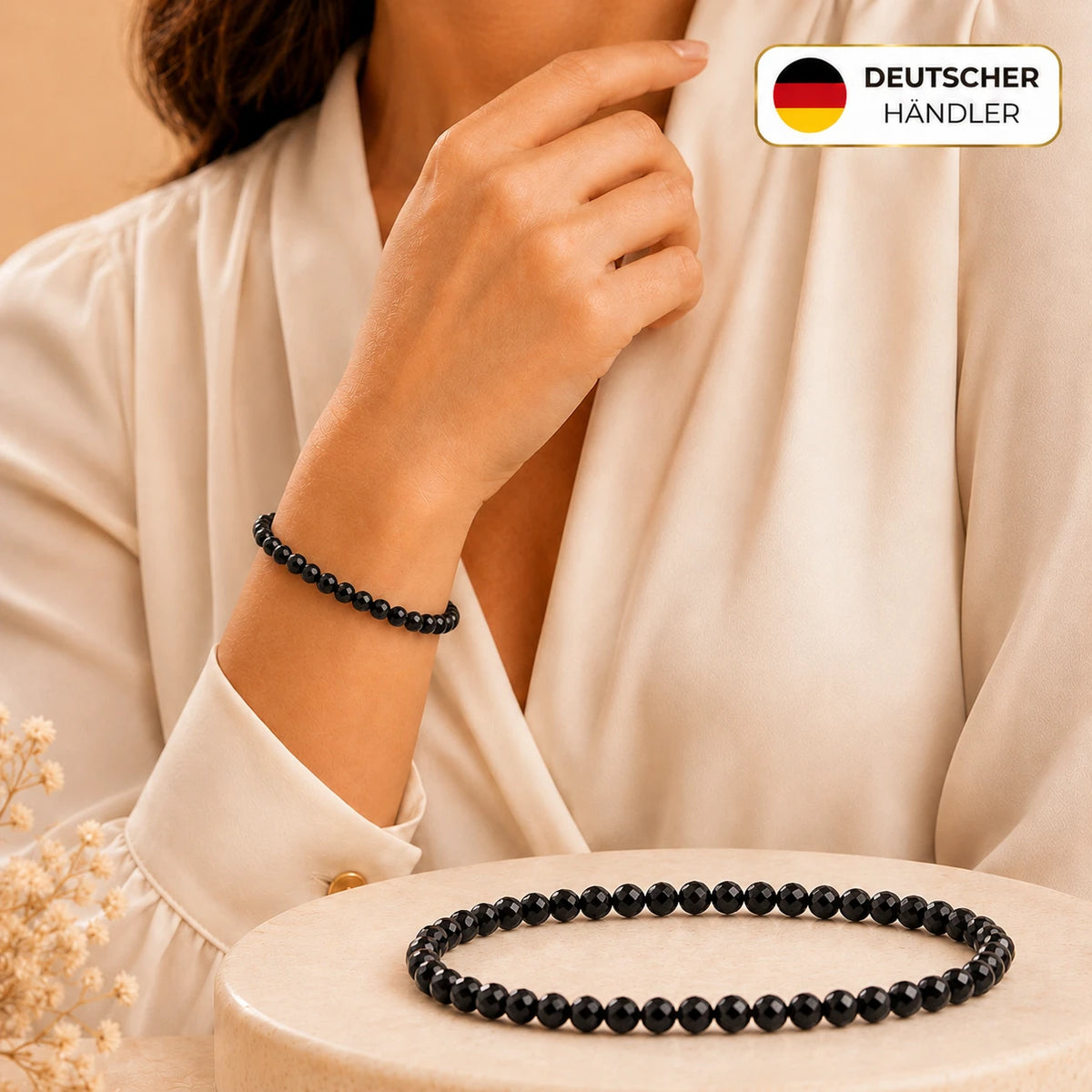 Schwarzer Turmalin Armband facettiert – Tragebild und Detailansicht