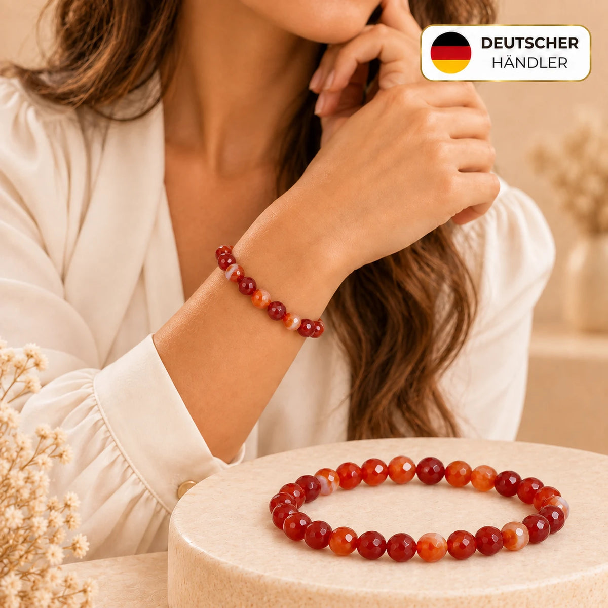Roter Achat Armband facettiert, 6 mm – Tragebild und Detailansicht