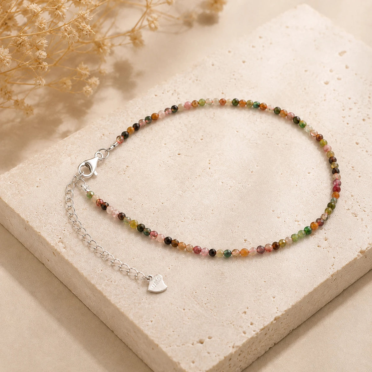Turmalin Armband mit 925 Silber – Produktansicht auf heller Steinplatte
