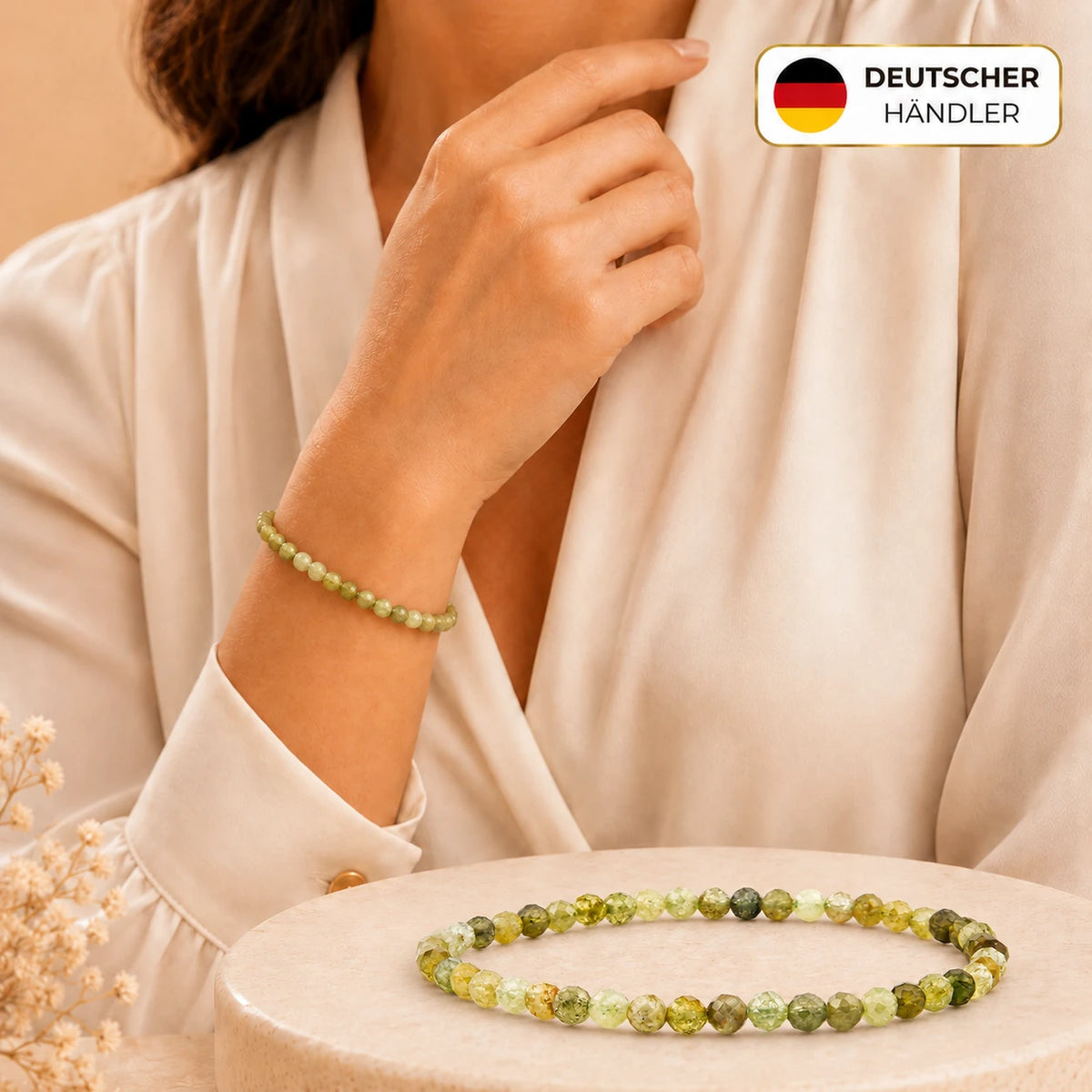 Grüner Granat No. 1 Armband facettiert – Tragebild und Detailansicht