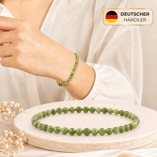 Dunkelgrüne Jade Armband facettiert – Tragebild und Detailansicht