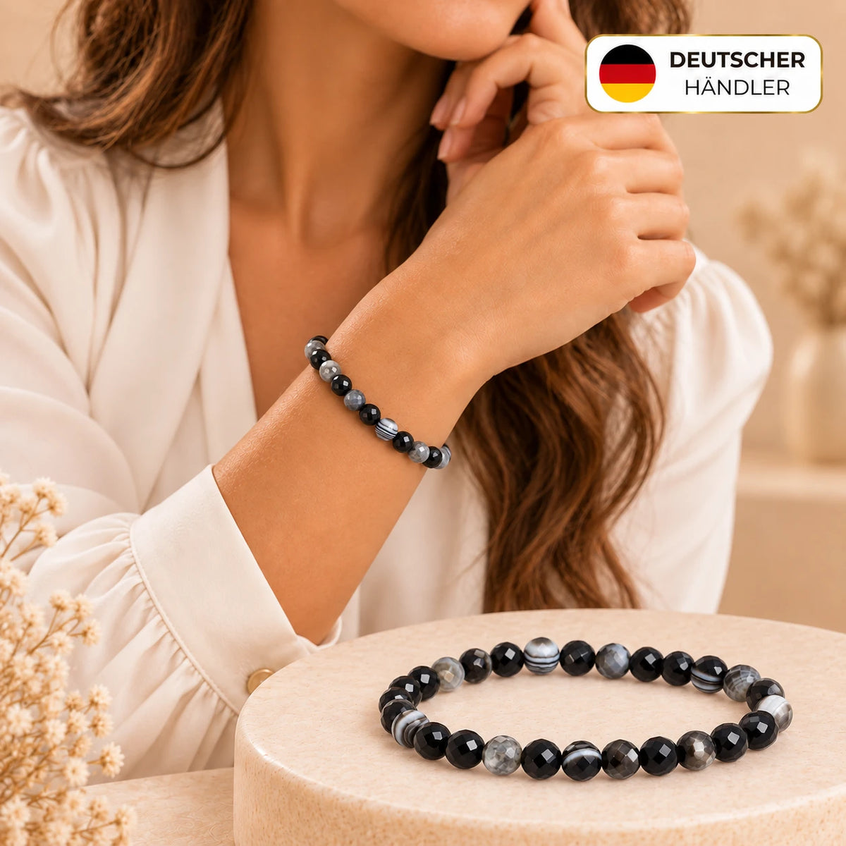 Schwarzer Achat Armband facettiert, 6 mm – Tragebild und Detailansicht