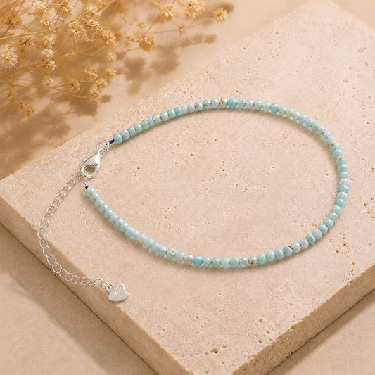 Larimar Armband mit 925 Silber – Produktansicht auf heller Steinplatte