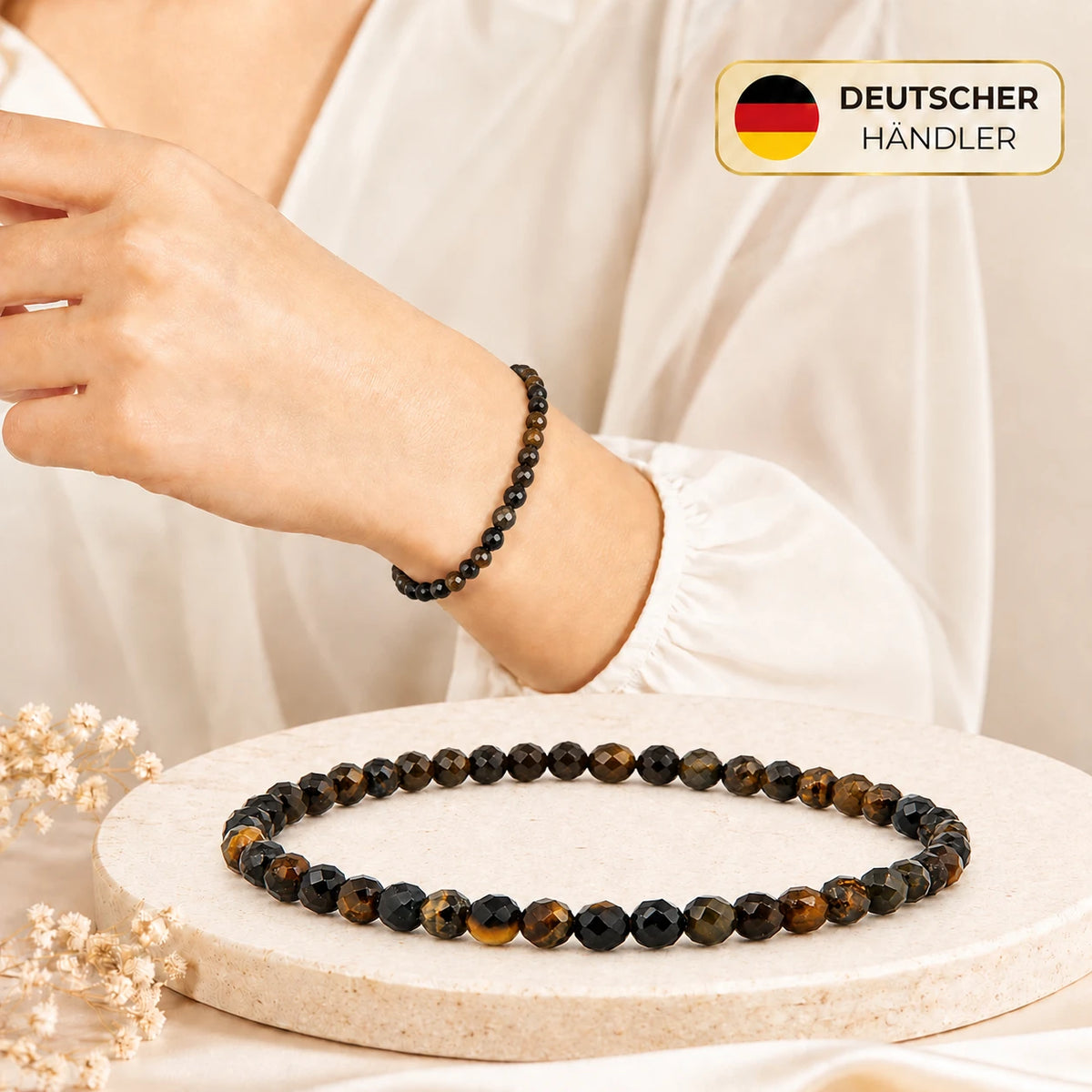 Blaues Tigerauge Armband facettiert – Tragebild und Detailansicht