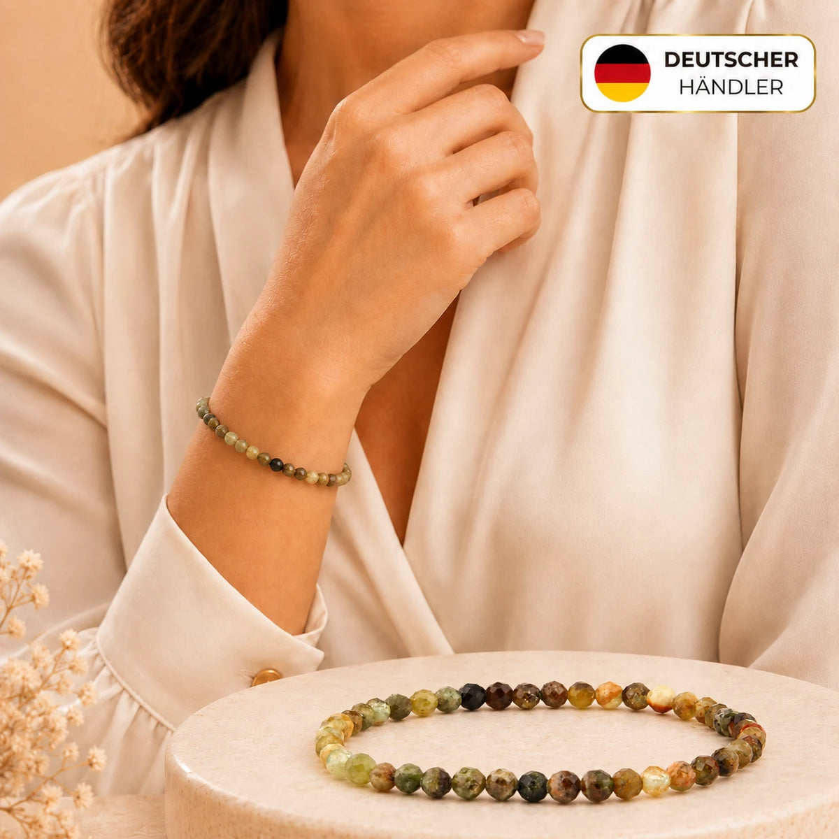 Grüner Granat No. 2 Armband facettiert – Tragebild und Detailansicht