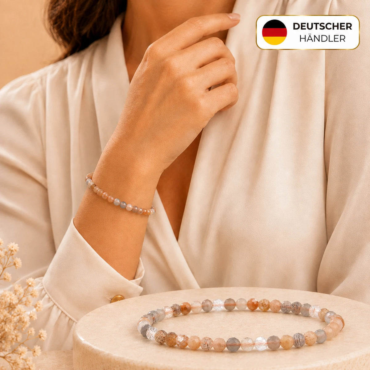 Mondstein Mix Armband facettiert – Tragebild und Detailansicht